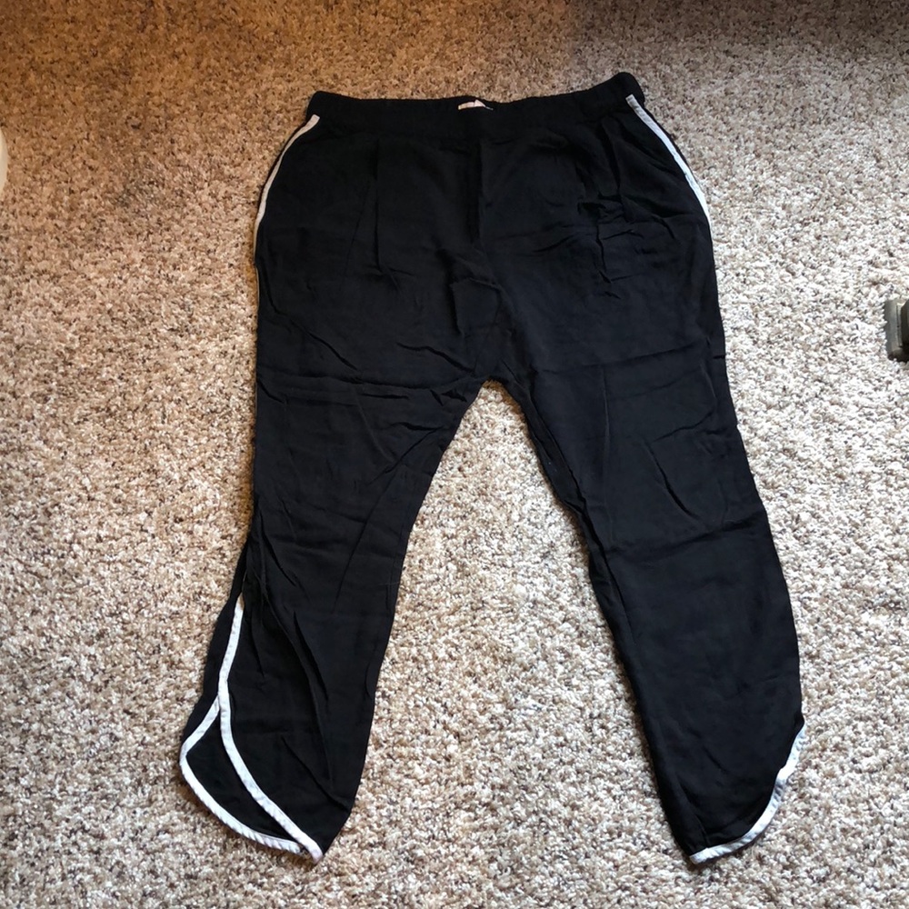 💜 White striped black Athleisure pants